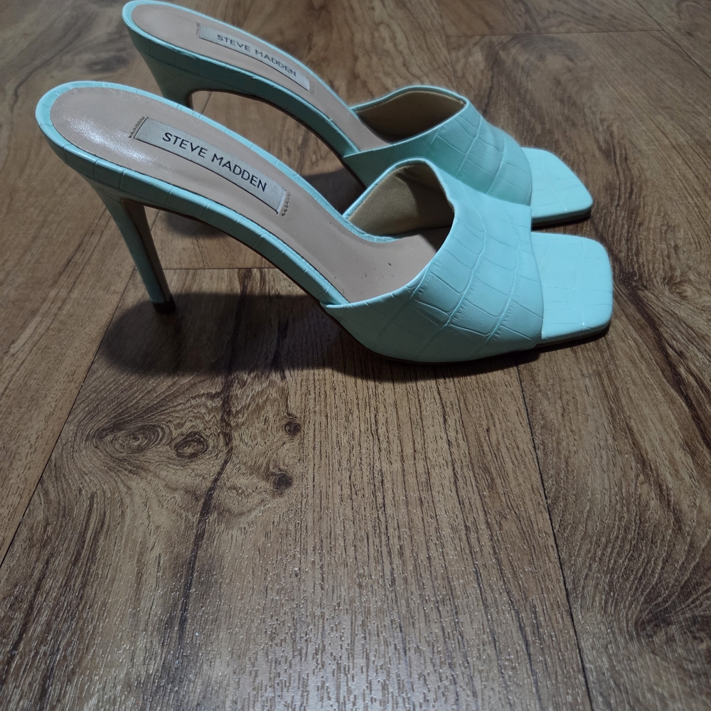 Steve Madden Mint Green Croc-Embossed Slide Heels